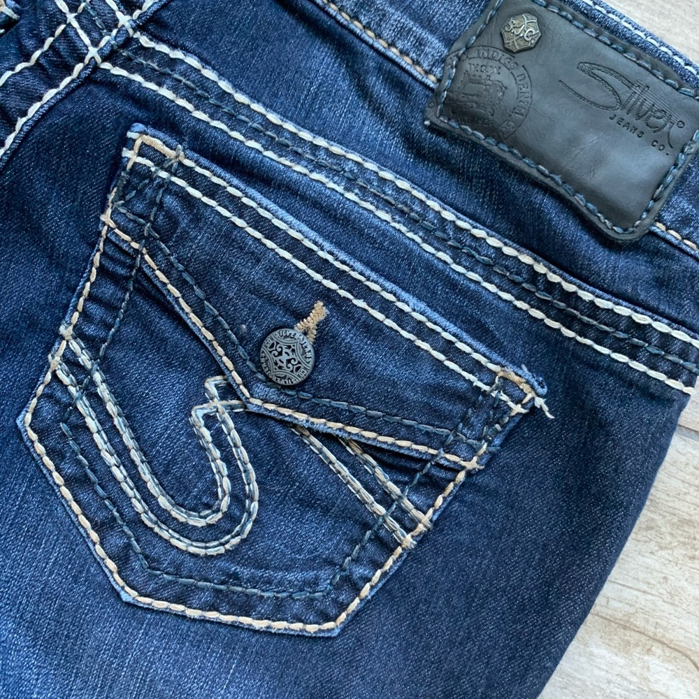 • Silver Jeans • Premium Denim • Suki Skinny • 26